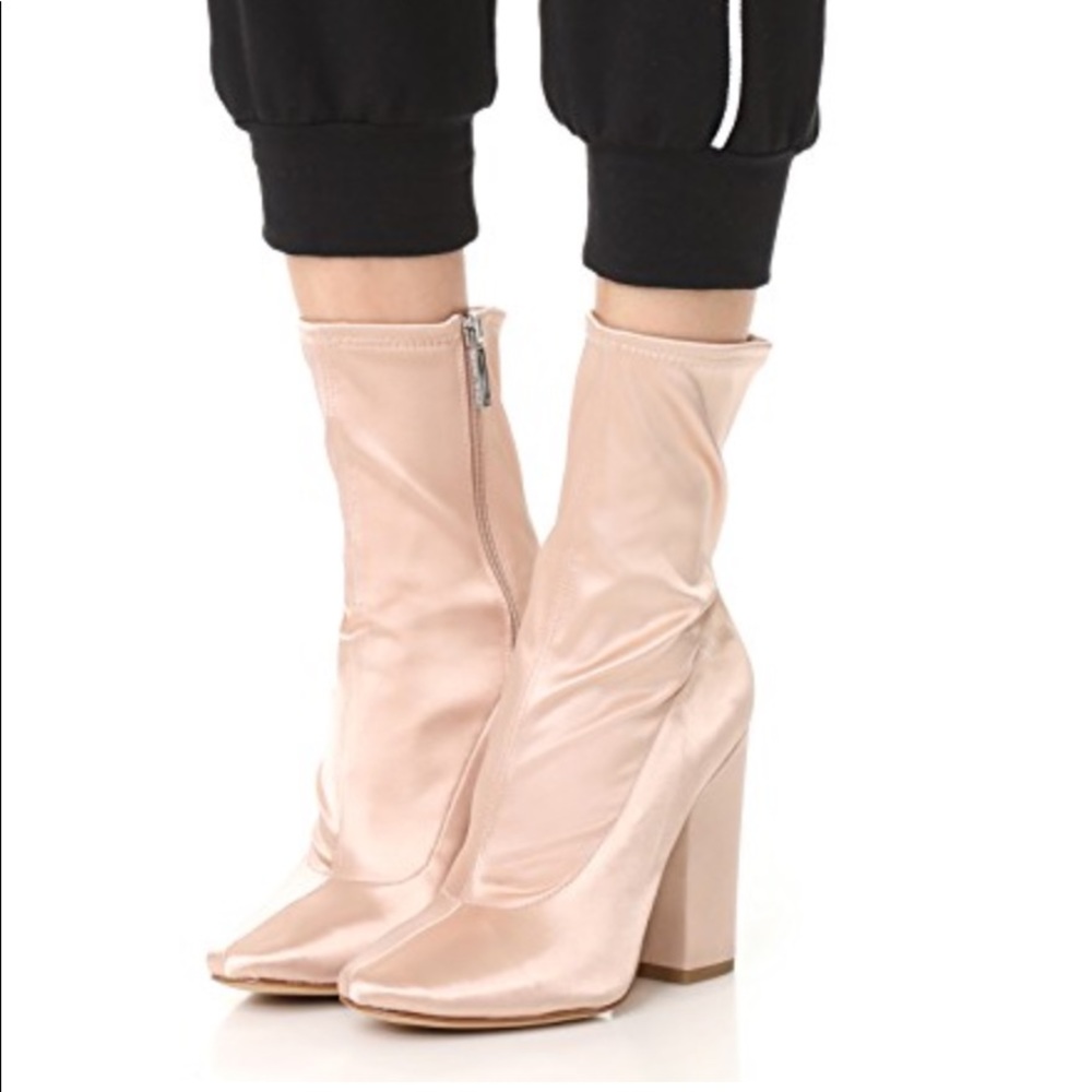 KENDALL + KYLIE ‘Hailey’ blush satin booties